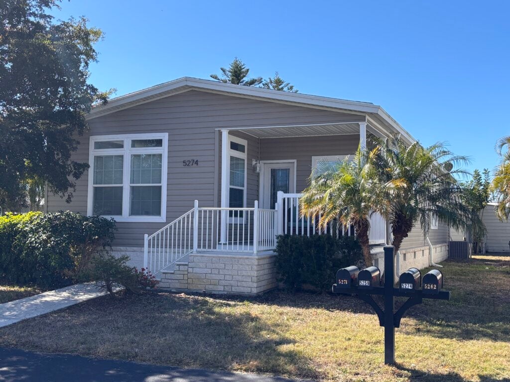 5274 Camelot Drive E