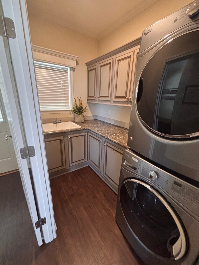 5274 Camelot Drive E