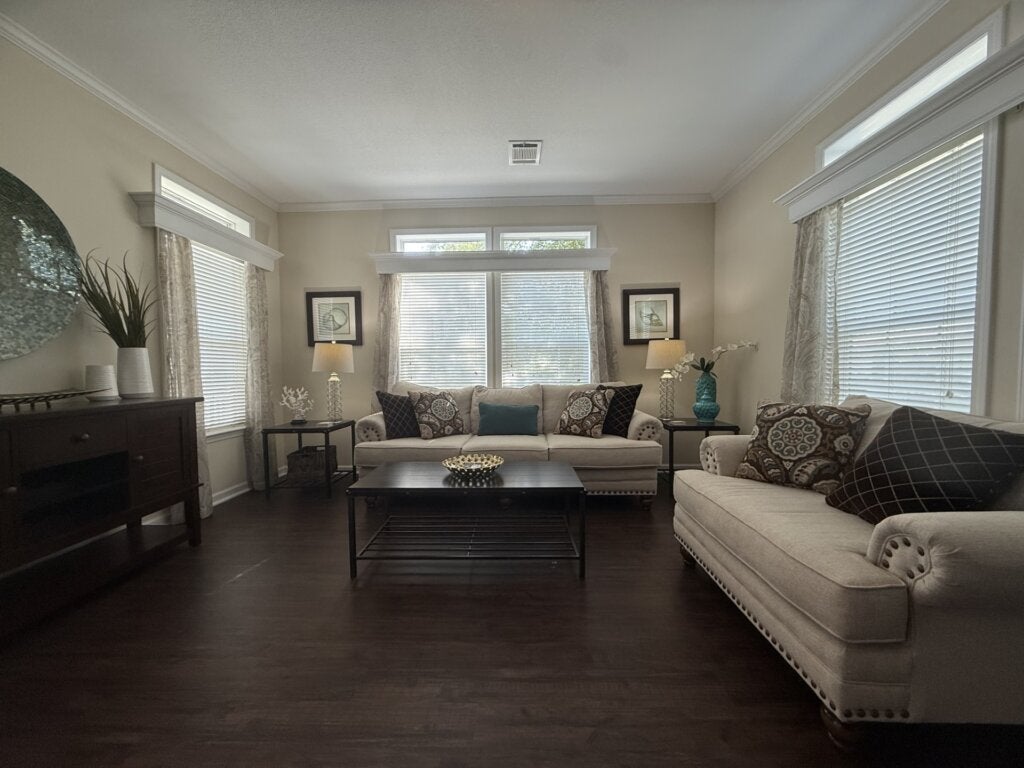 5274 Camelot Drive E