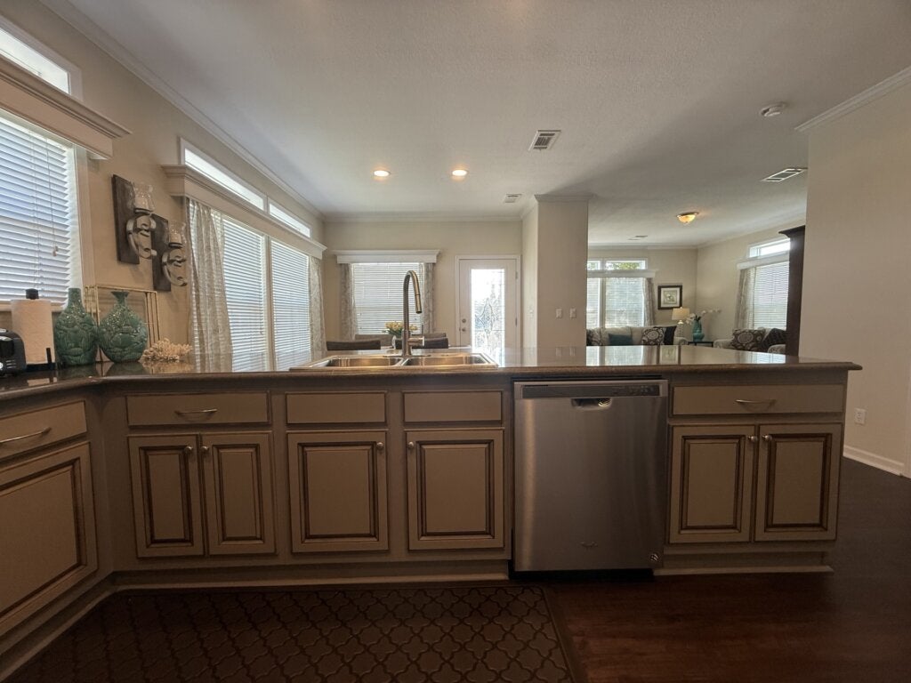 5274 Camelot Drive E