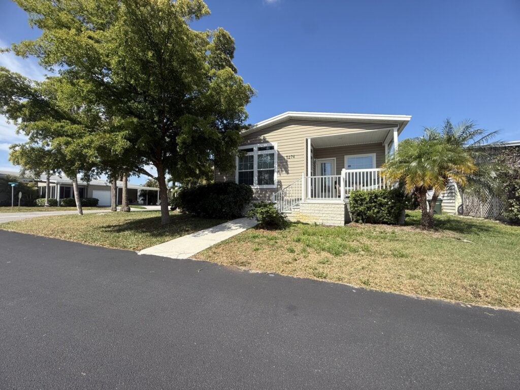 5274 Camelot Drive E