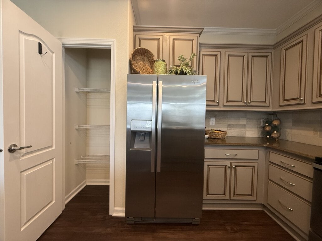 5274 Camelot Drive E