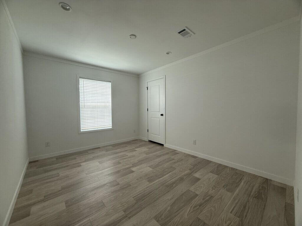 5284 Camelot Drive W