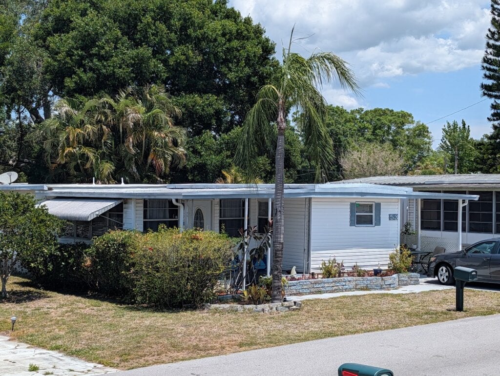 53 Lone Pine Avenue