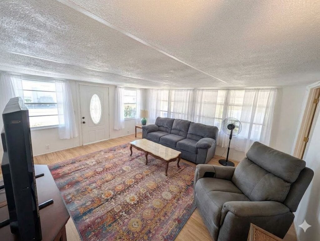 53 Lone Pine Avenue