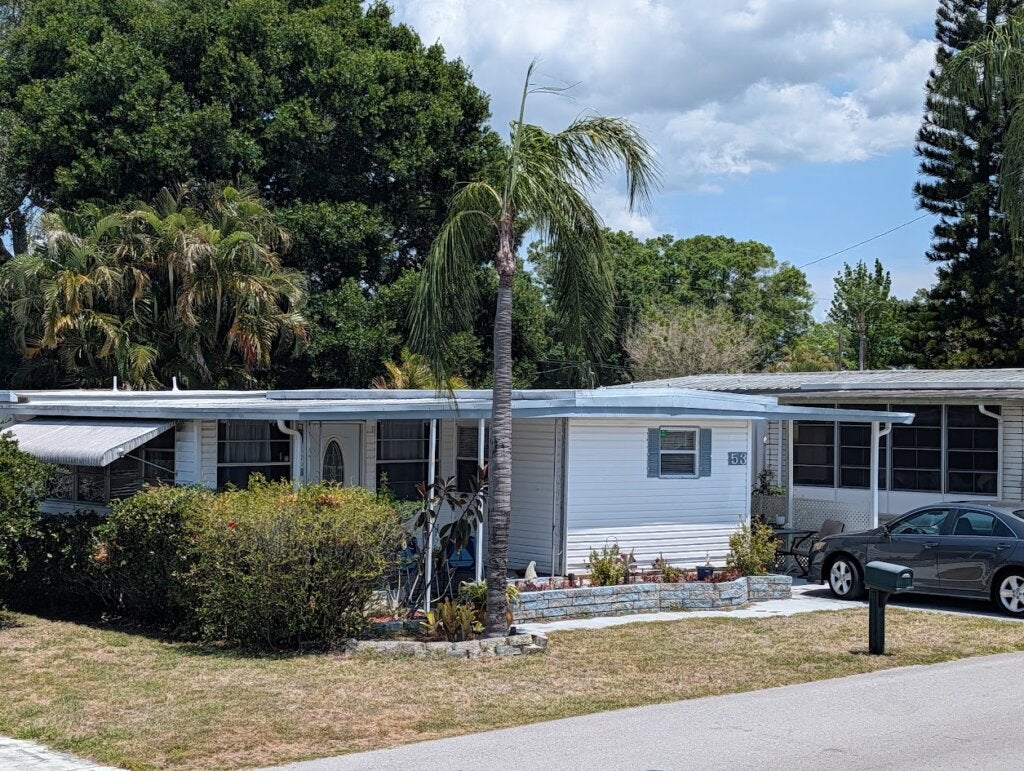 53 Lone Pine Avenue