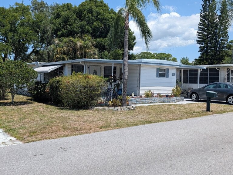 53 Lone Pine Avenue