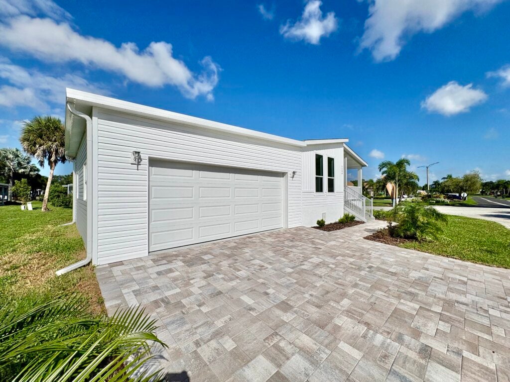 5400 Halifax Drive
