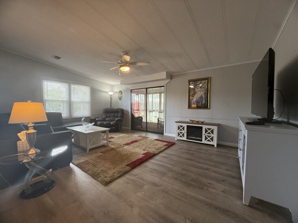 5423 Sussex Lane
