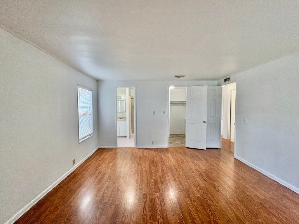 5438 Whitehaven Lane