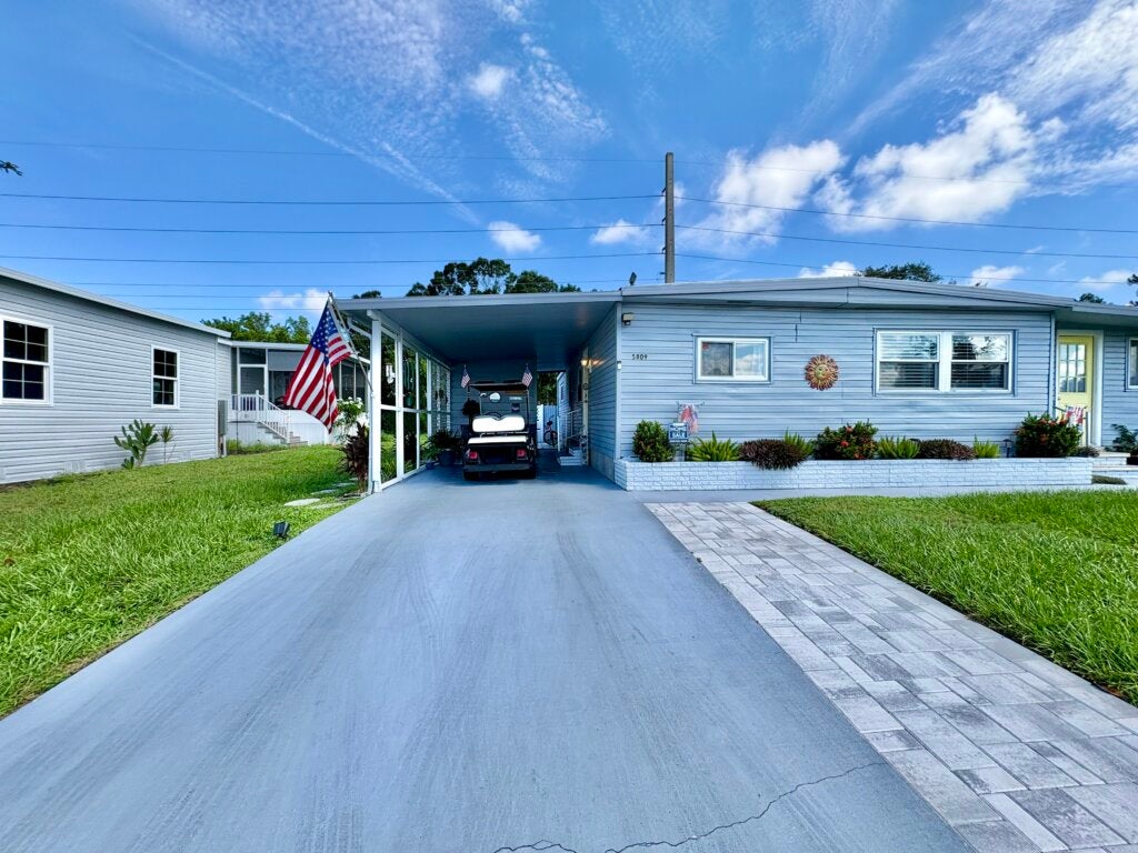 5809 Camelot Drive N