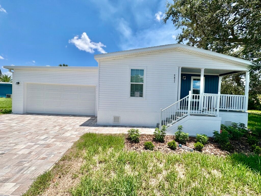 5821 Chelsea Circle