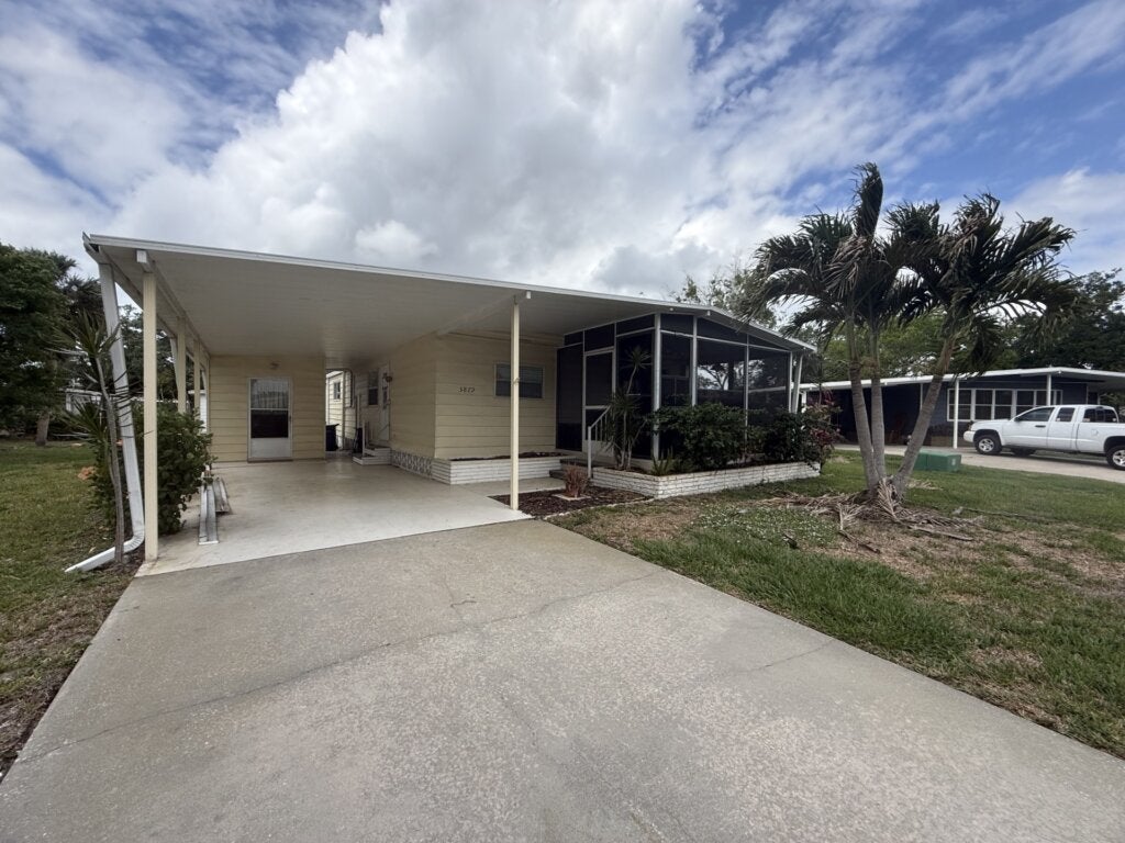 5879 Waterbury Circle