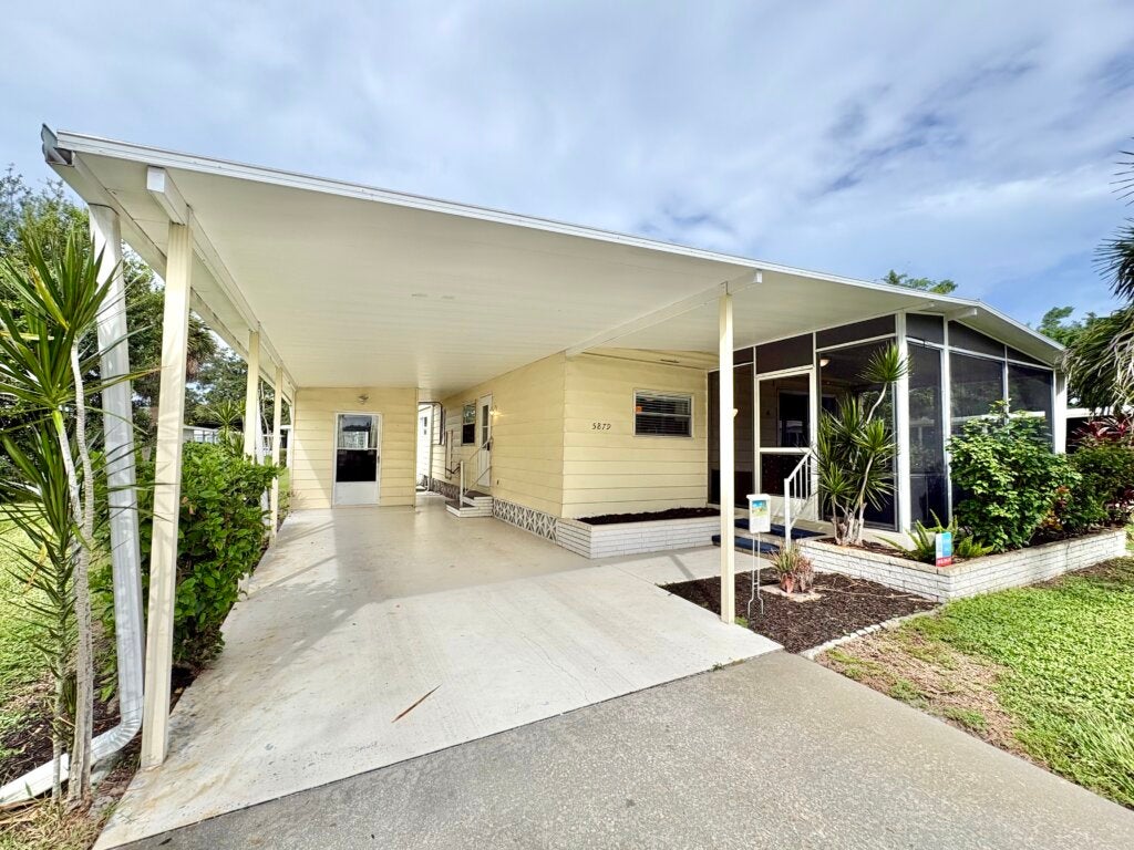 5879 Waterbury Circle