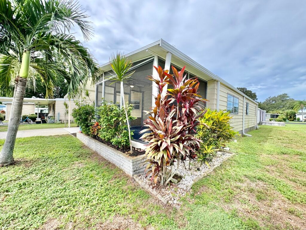 5879 Waterbury Circle