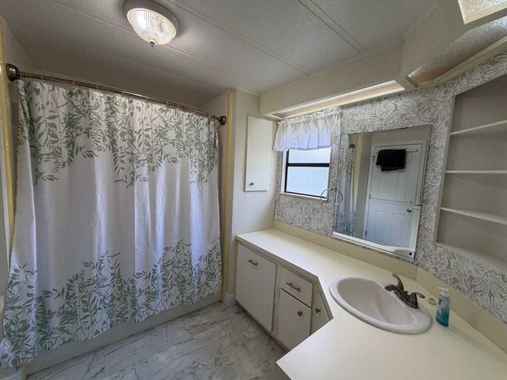 6080 La Costa Dr