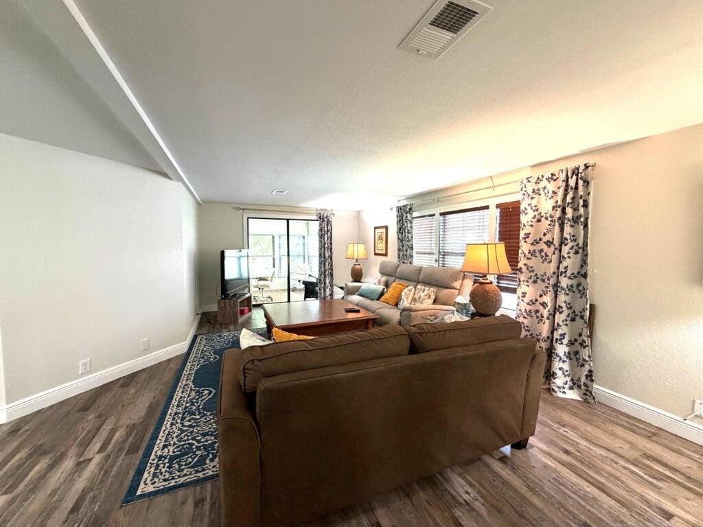 6080 La Costa Dr