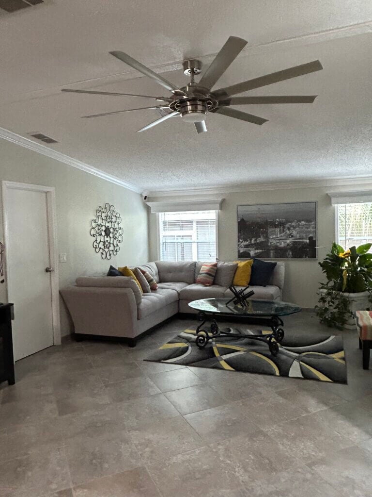 620 Hyde Park Circle W