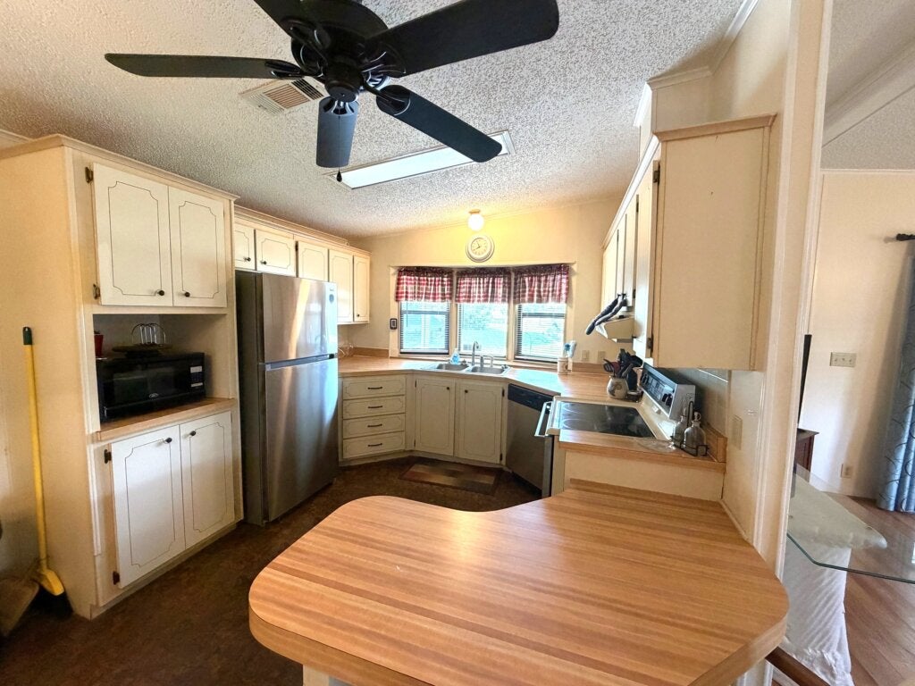 6303 La Costa Dr
