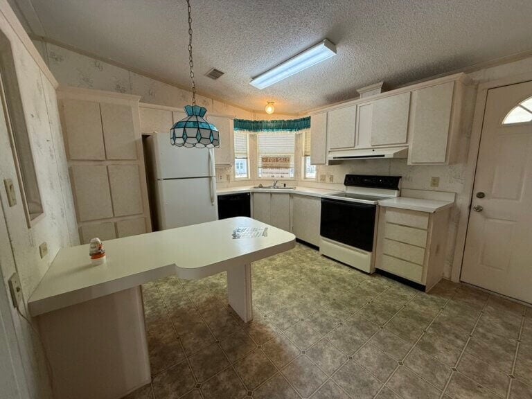 6411 Rolling Greens Dr