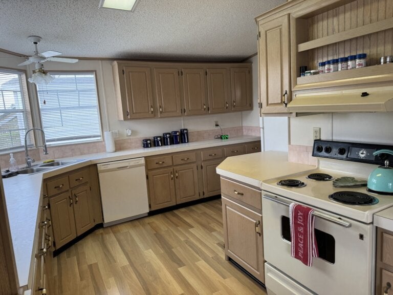 680 Queensbury Loop