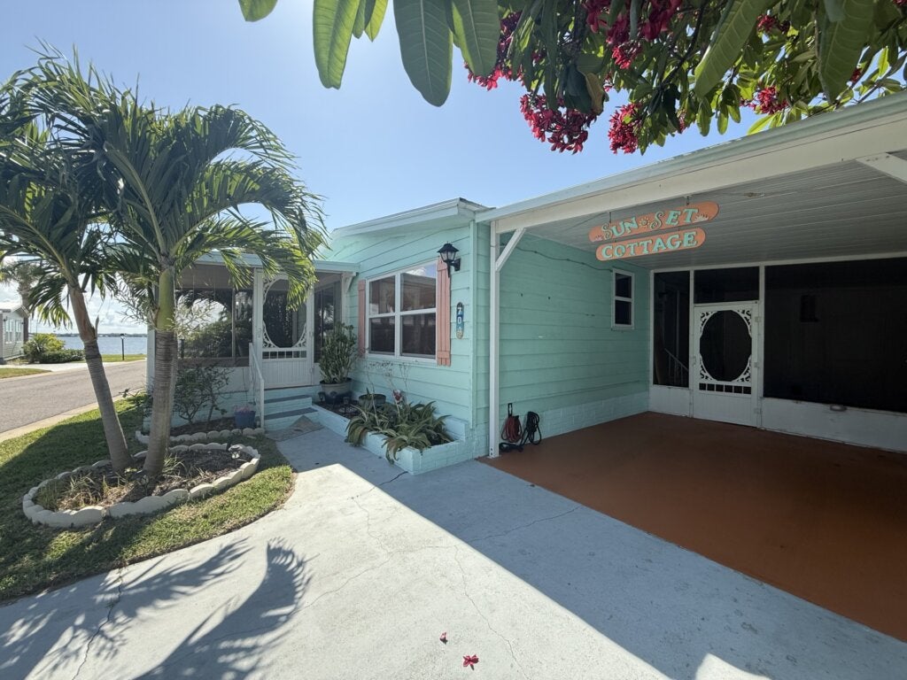704 Amelia Lane