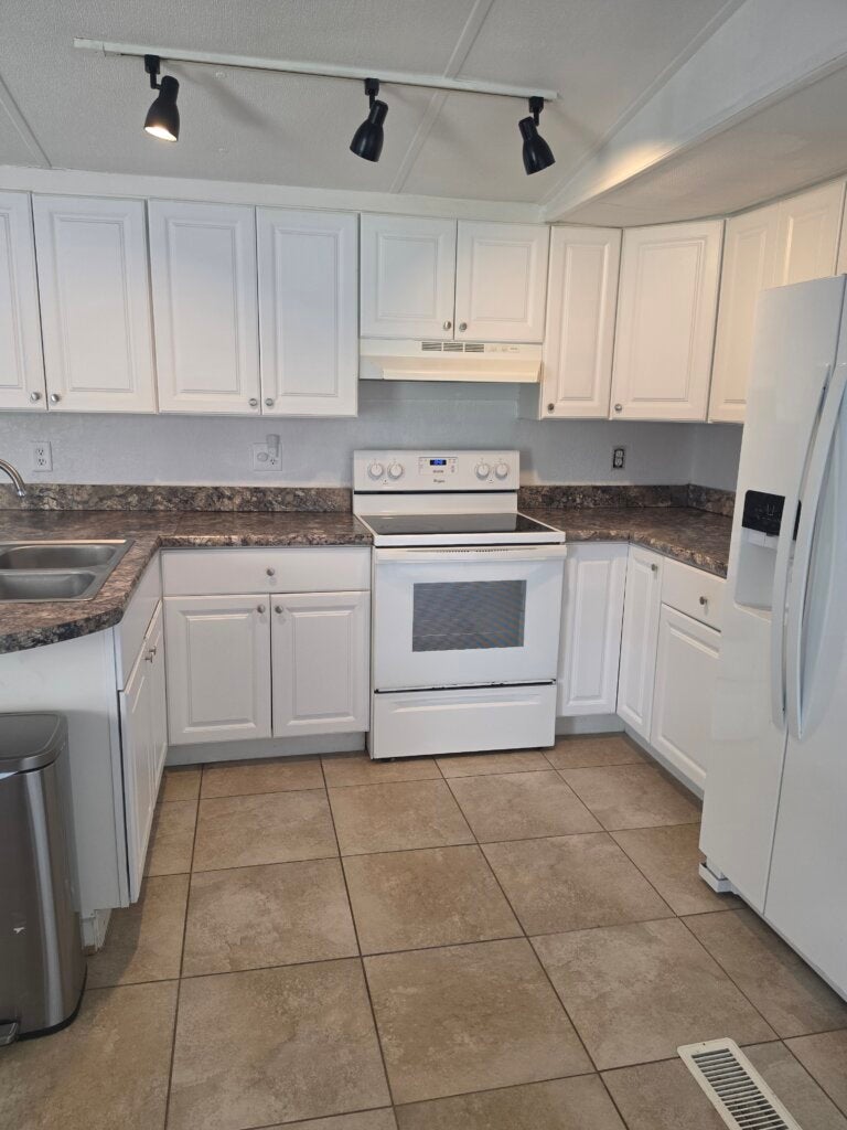 7233 Harbor View Drive