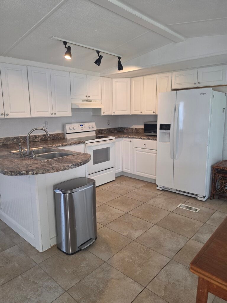 7233 Harbor View Drive