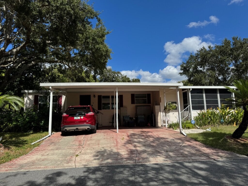 790 Hyde Park Circle W