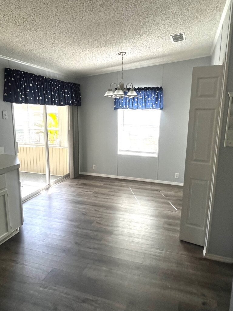904 Royal View Circle