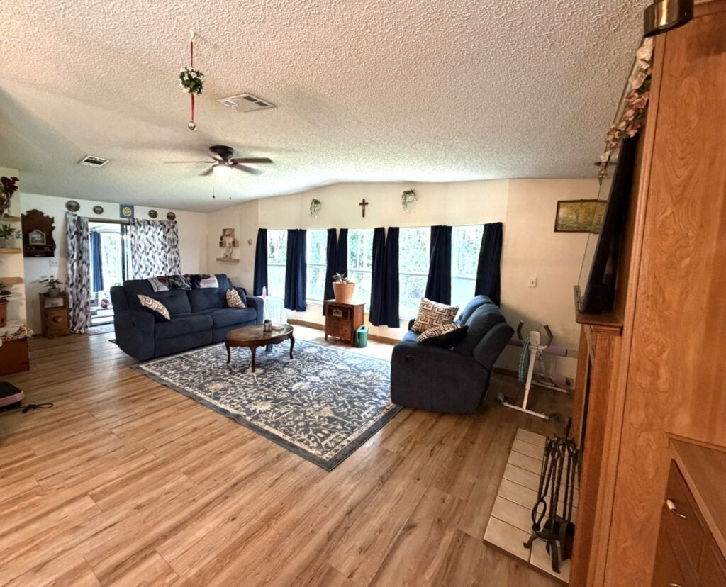 9525 Cypress Tree Ln