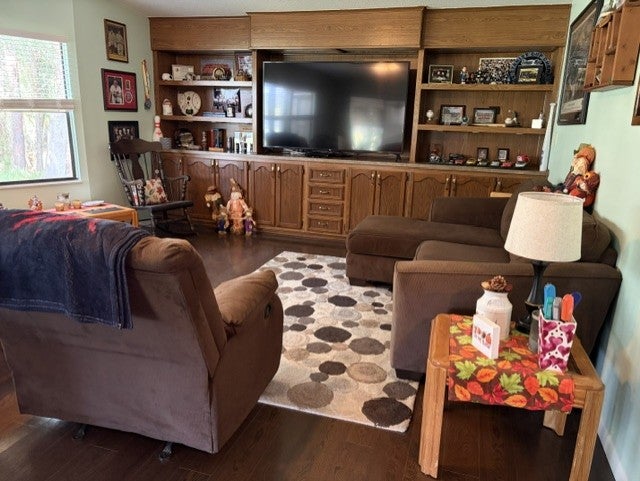 9537 Cypress Tree Ln