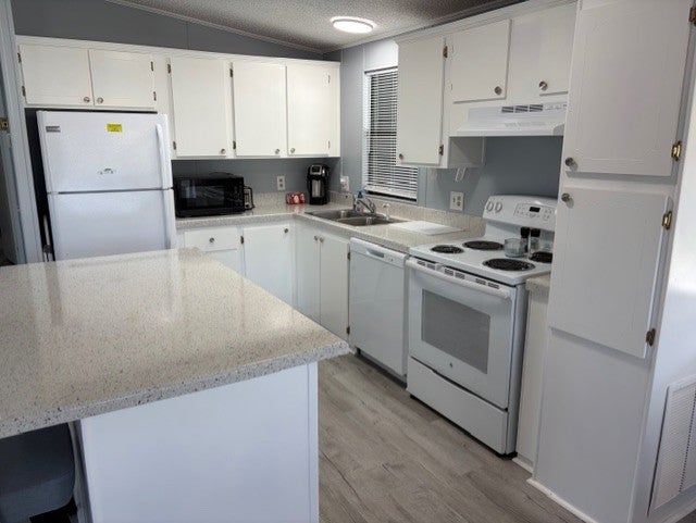 9563 Cypress Lakes Dr