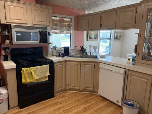 9575 Cypress Lakes Dr