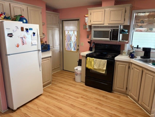 9575 Cypress Lakes Dr