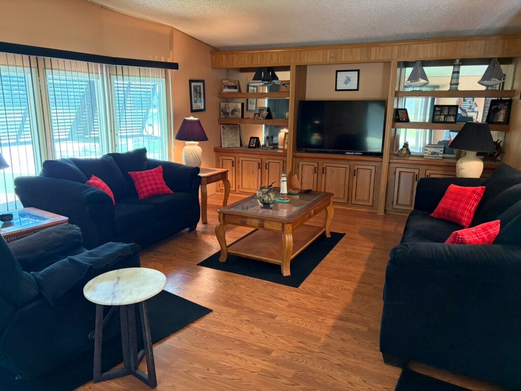 9851 Cypress Lakes Dr