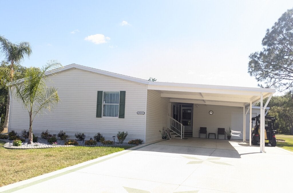 9852 Grackle Loop
